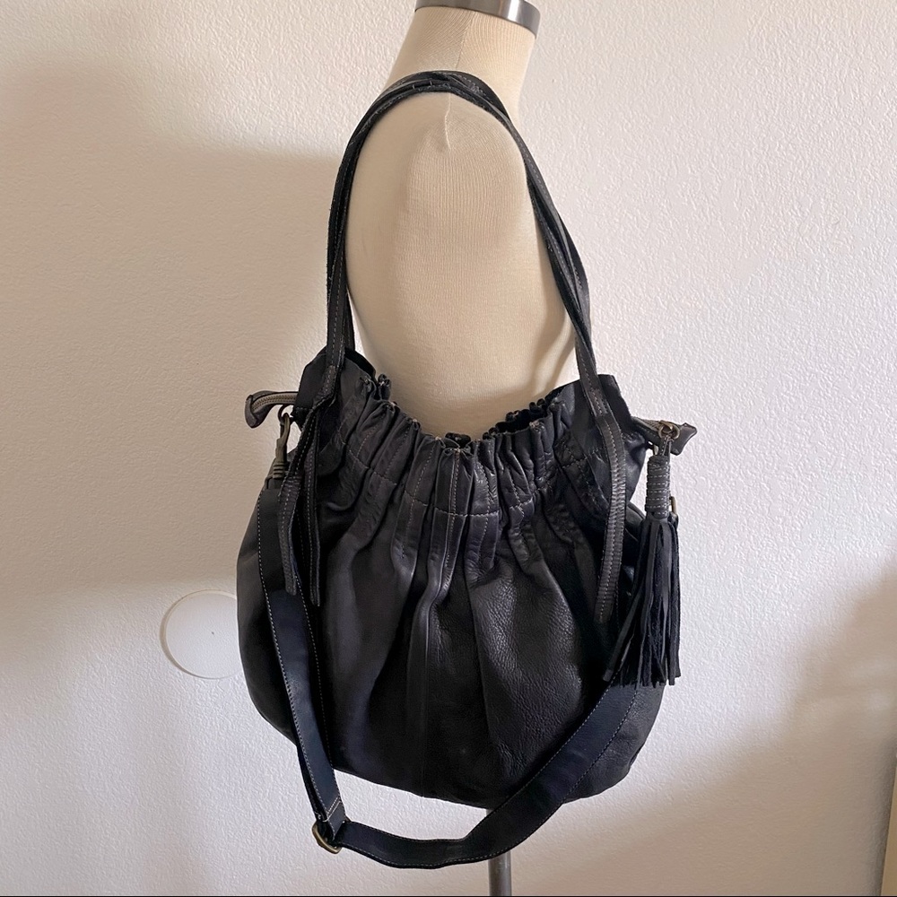 Caterina Lucchi genuine leather blue tone cross body/ shoulder bag - Picture 1 of 15